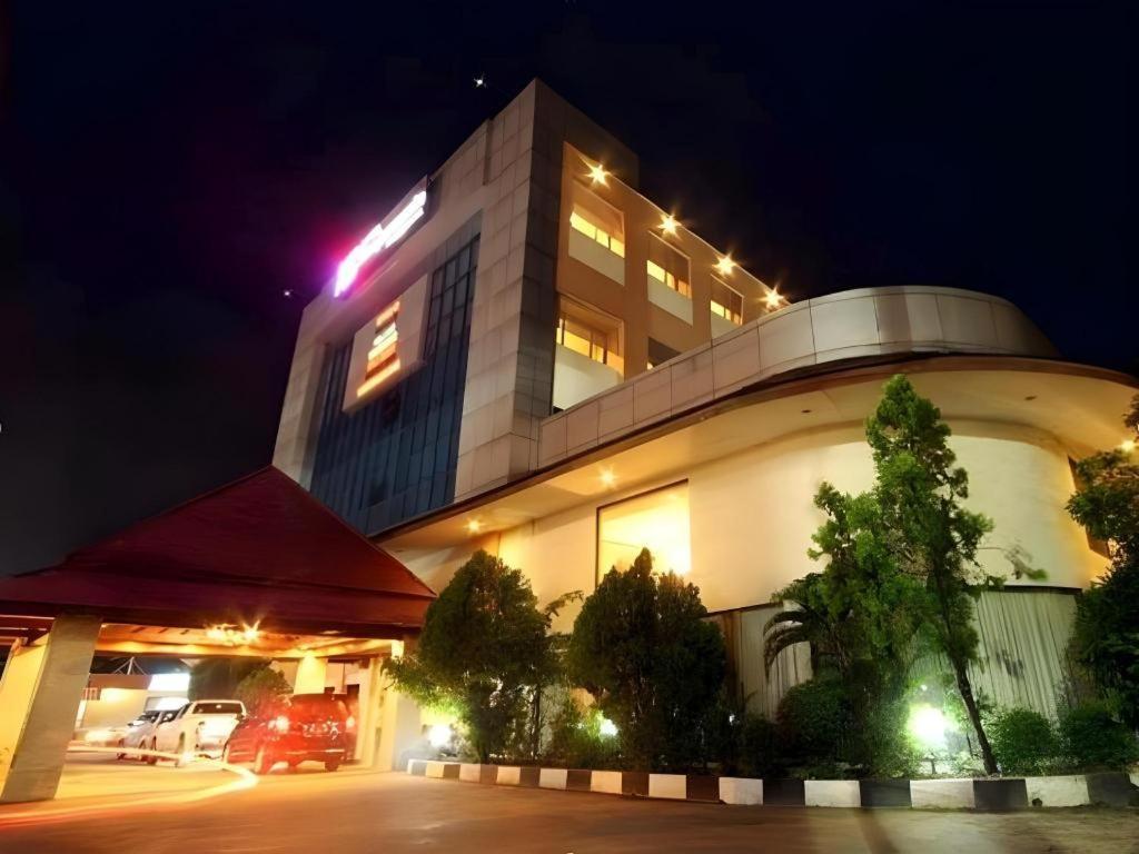 Hotel Banjarmasin International 外观 照片