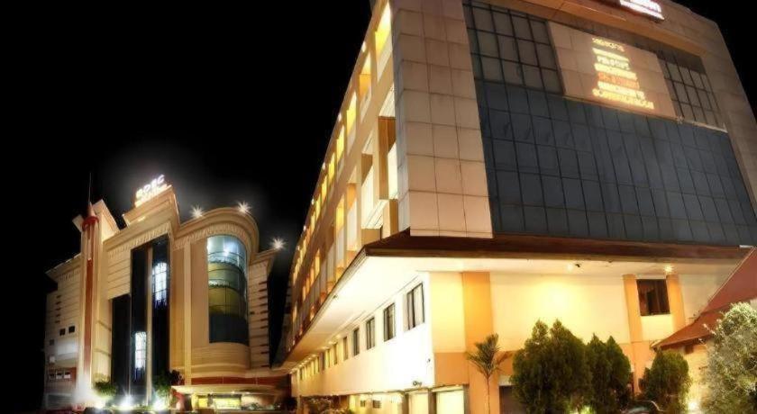 Hotel Banjarmasin International 外观 照片
