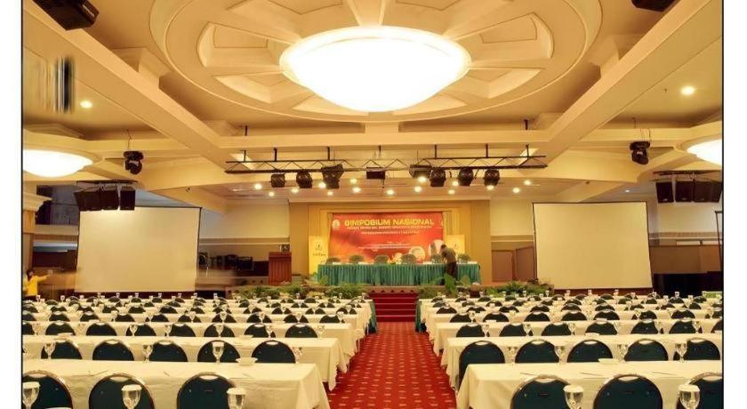 Hotel Banjarmasin International 外观 照片