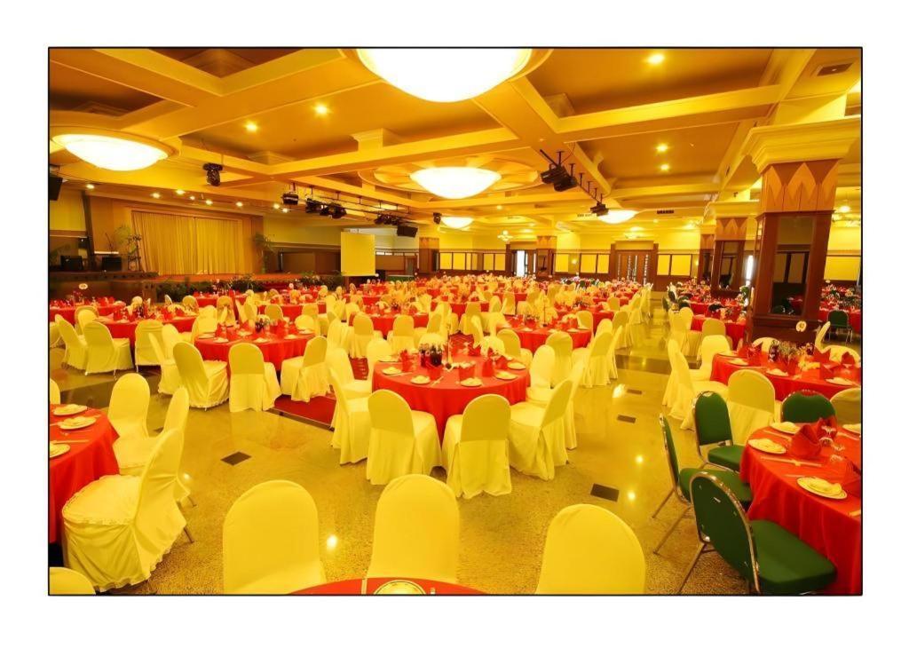 Hotel Banjarmasin International 外观 照片