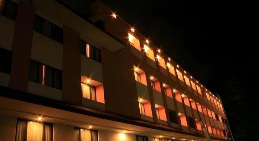 Hotel Banjarmasin International 外观 照片