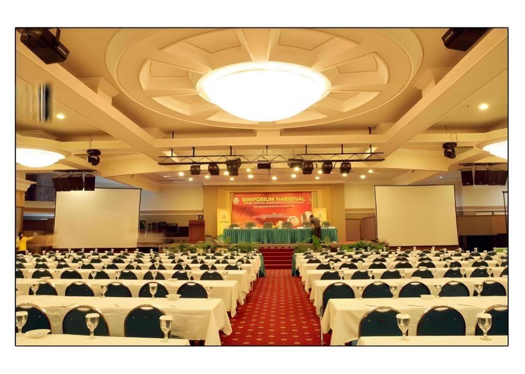 Hotel Banjarmasin International 外观 照片